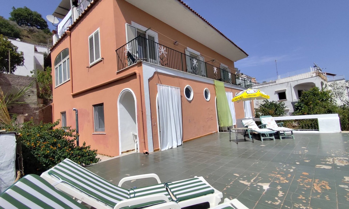 Barano d'Ischia House | Casa Pesce, Beautiful cozy and traditional family home.