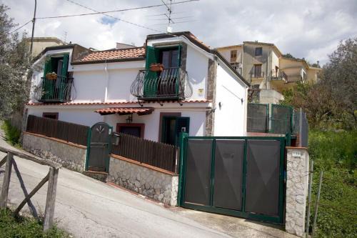 Olevano sul Tusciano Apartment | Casa Salitto San Michele
