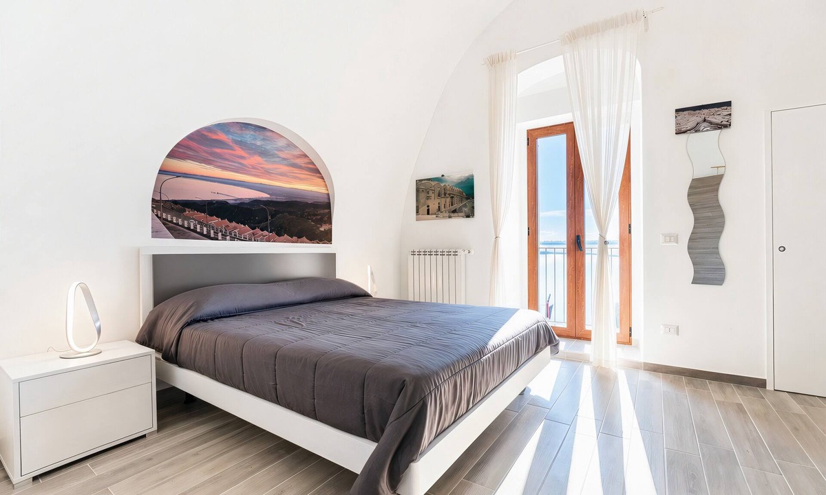 Monte Sant'Angelo House | Casa San Lorenzo Maiorano: Sea View, Wi-Fi & Air Conditioning in Monte Sant'Angelo