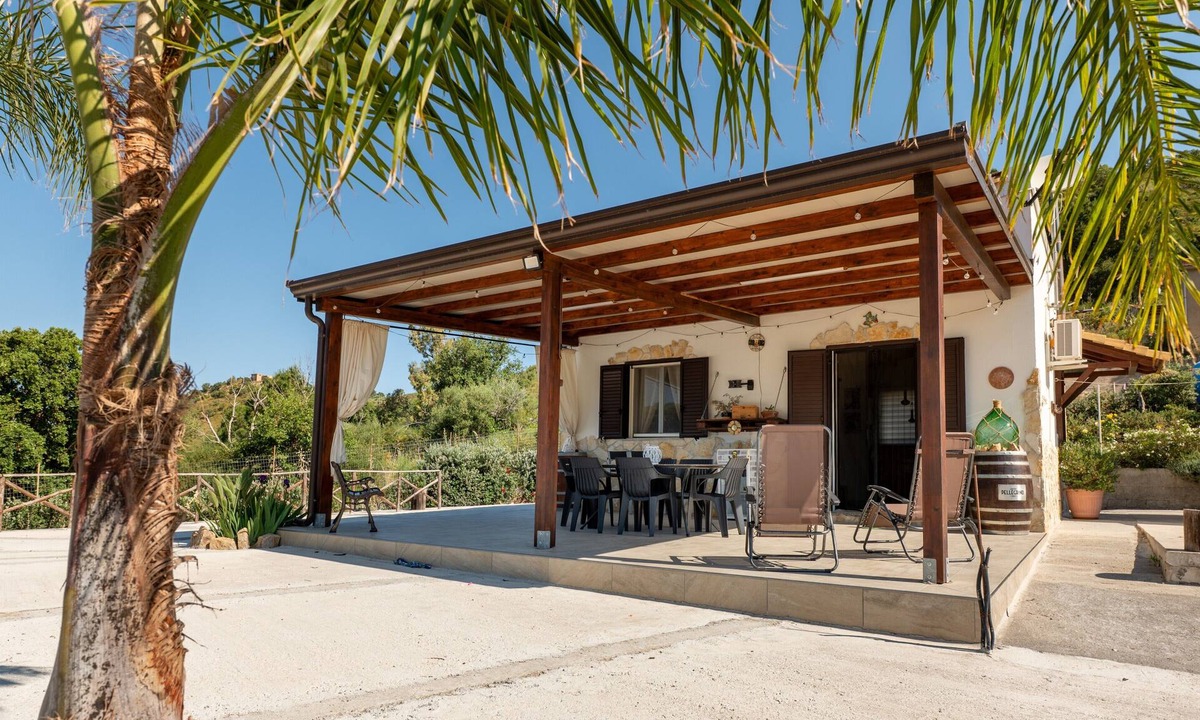 Cefalu Villa | Casa Villa Aury — Cefalù, green oasis steps from the sea