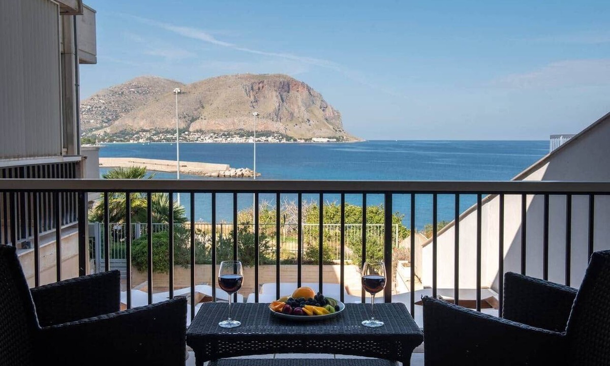 Addaura Apartment | CasaMare Addaura | Seaview Escape near Mondello
