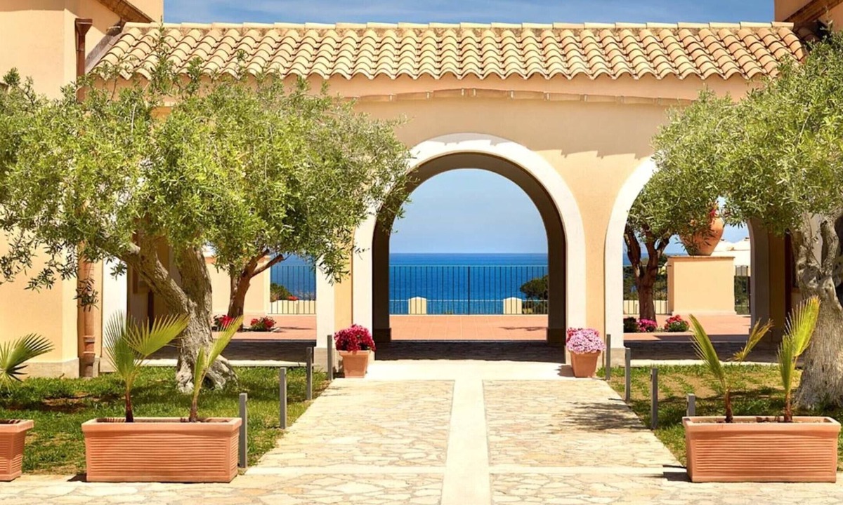 Mazzaforno Apartment | Cefalù Seaside Pool Villa with Shared Pool, Wi-Fi and Air Conditioning