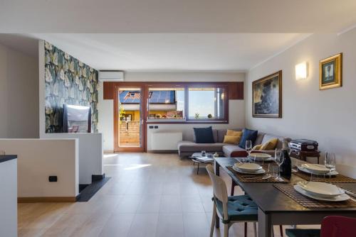 Carrubazza-Motta Apartment | Cerza Home by Letstay
