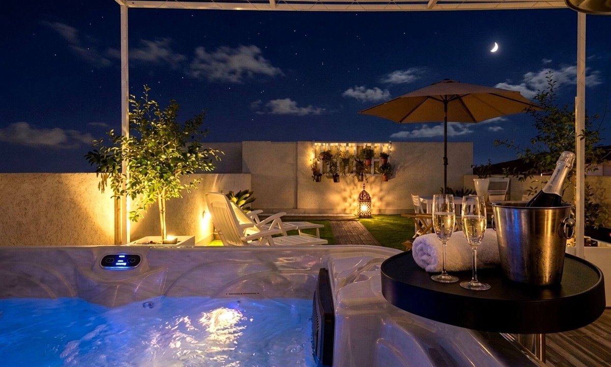 Casuzze Apartment | Concy's Jacuzzi - Private Suite with Sea View and Exclusive Terrace