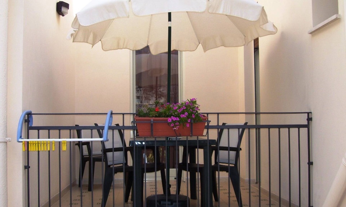 Castellammare del Golfo Apartment | Convenient studio (50 sqm) in villa with garden terrace free wifi 2 mts to beach
