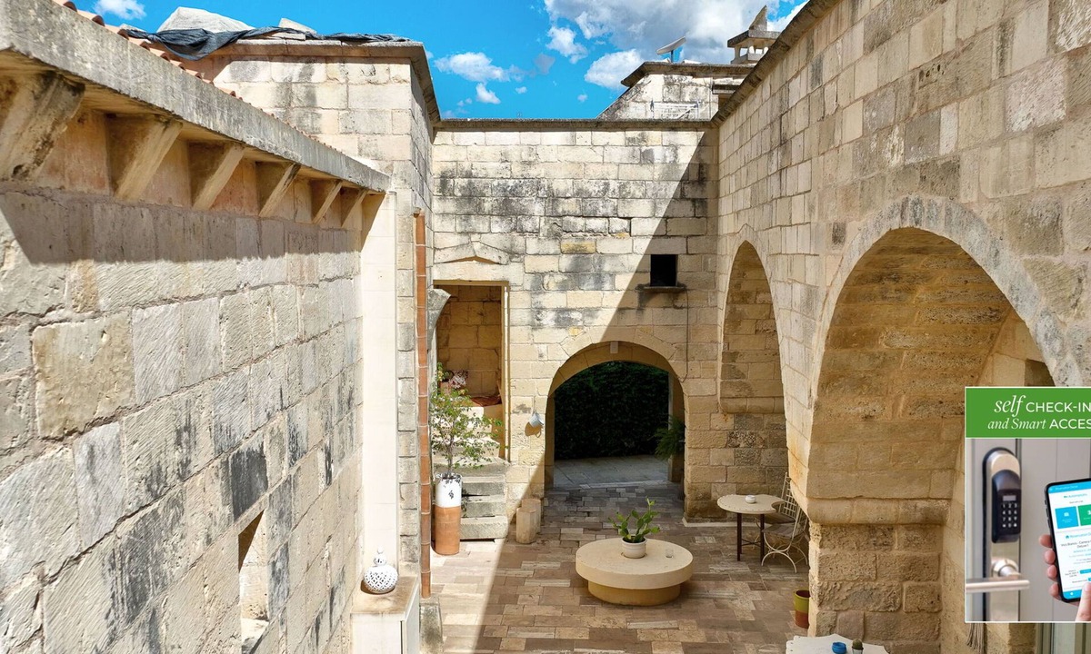 Centro Storico Bed & Breakfast | Corte Dei Granai Meeting&SPA Raro Rooms