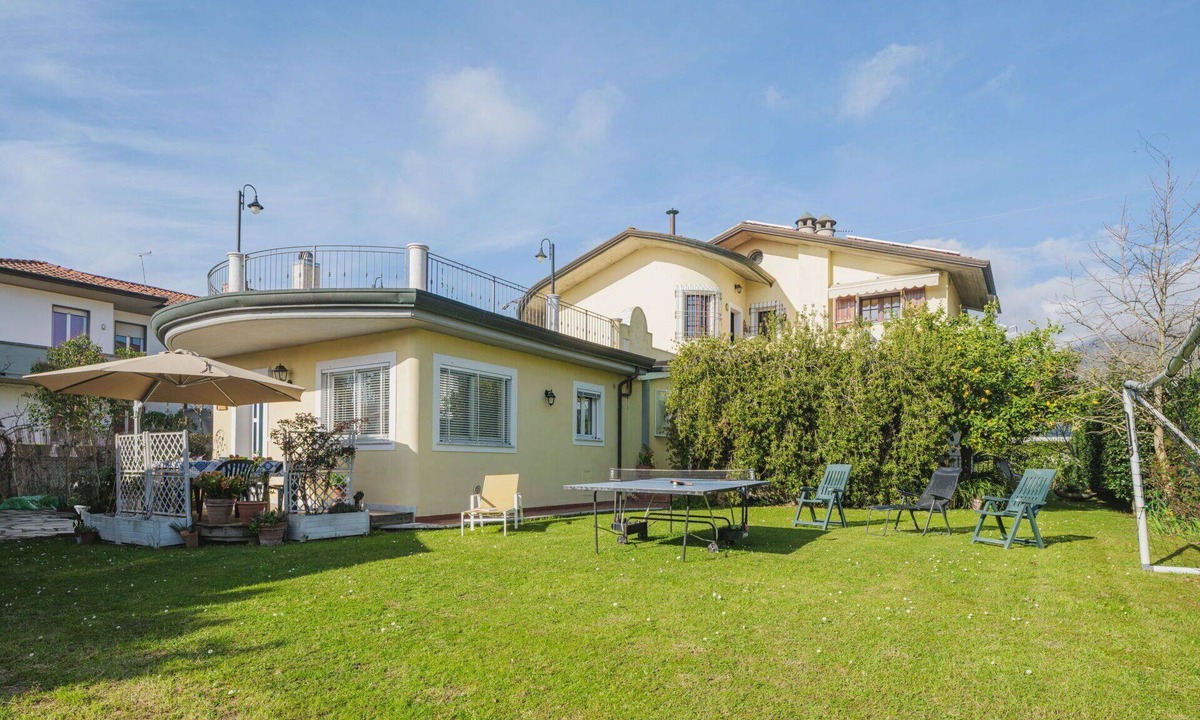 Cinquale Apartment | Cosy apartment for 4 people with WIFI, A/C, TV and patio