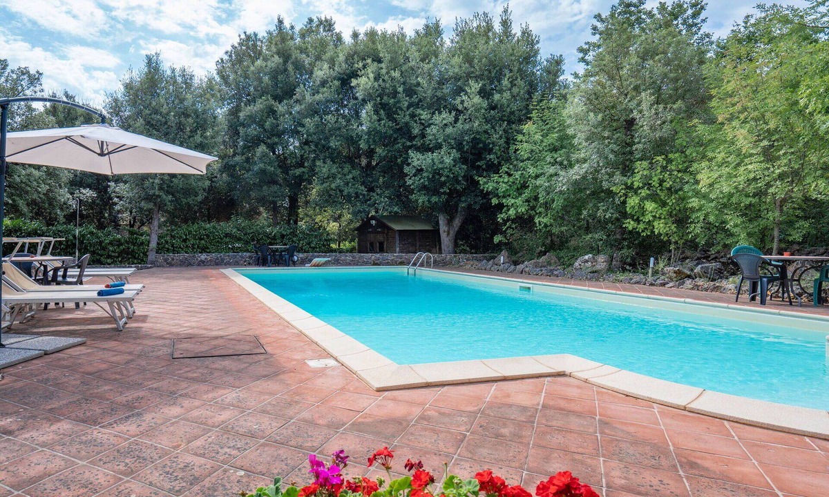 Monteriggioni Apartment | Cosy apartment for 4 guests with pool, WIFI, TV and veranda, close to Siena
