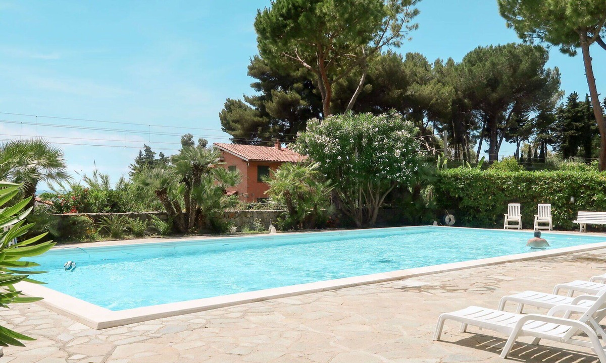 Latte Apartment | Cosy apartment for 4 guests with WIFI, pool, TV and balcony