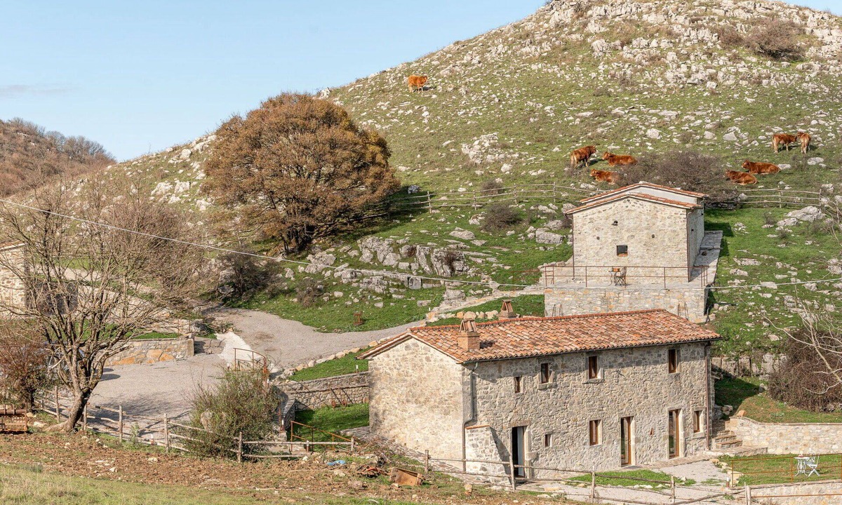 Arcidosso House | Cosy apartment in villa for 2 people with patio, pets allowed and panoramic view