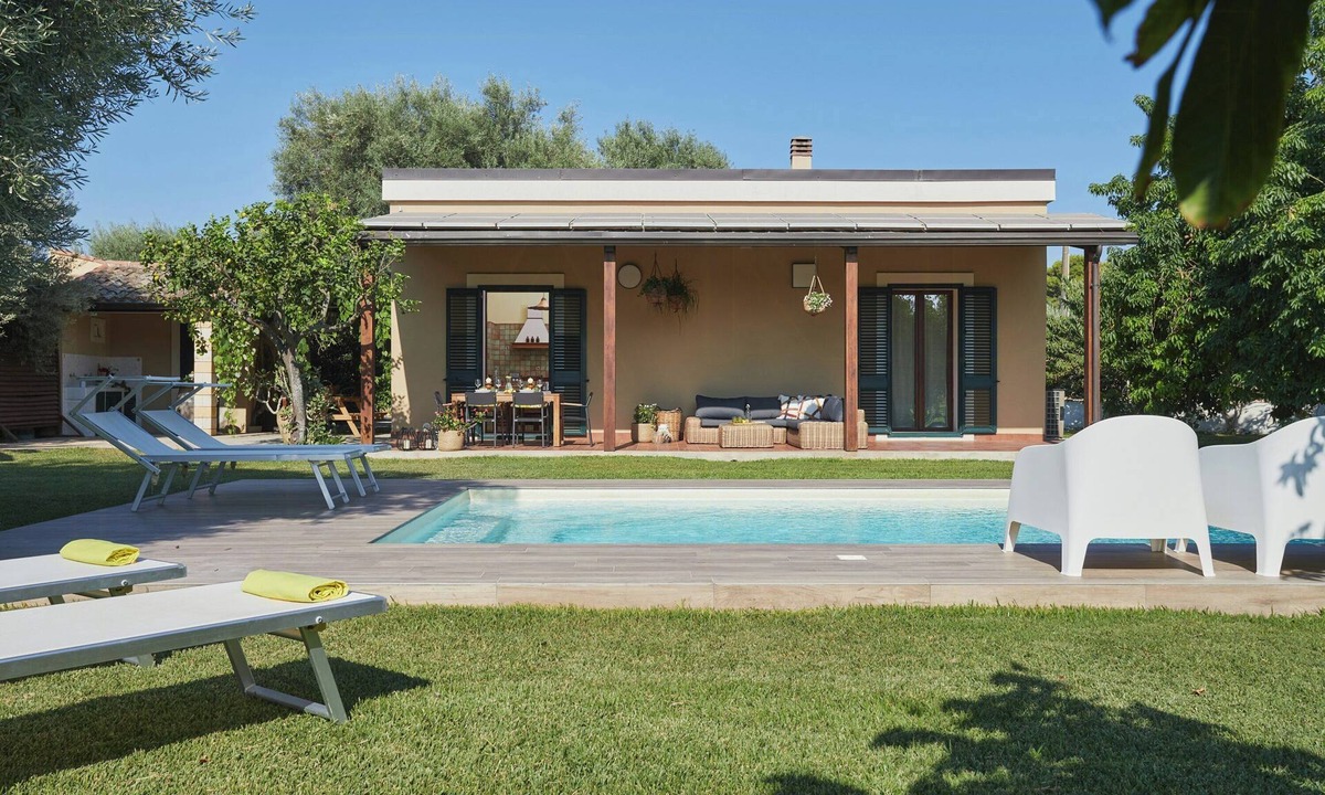 Noto Marina House | Country house with pool among Noto citrus groves