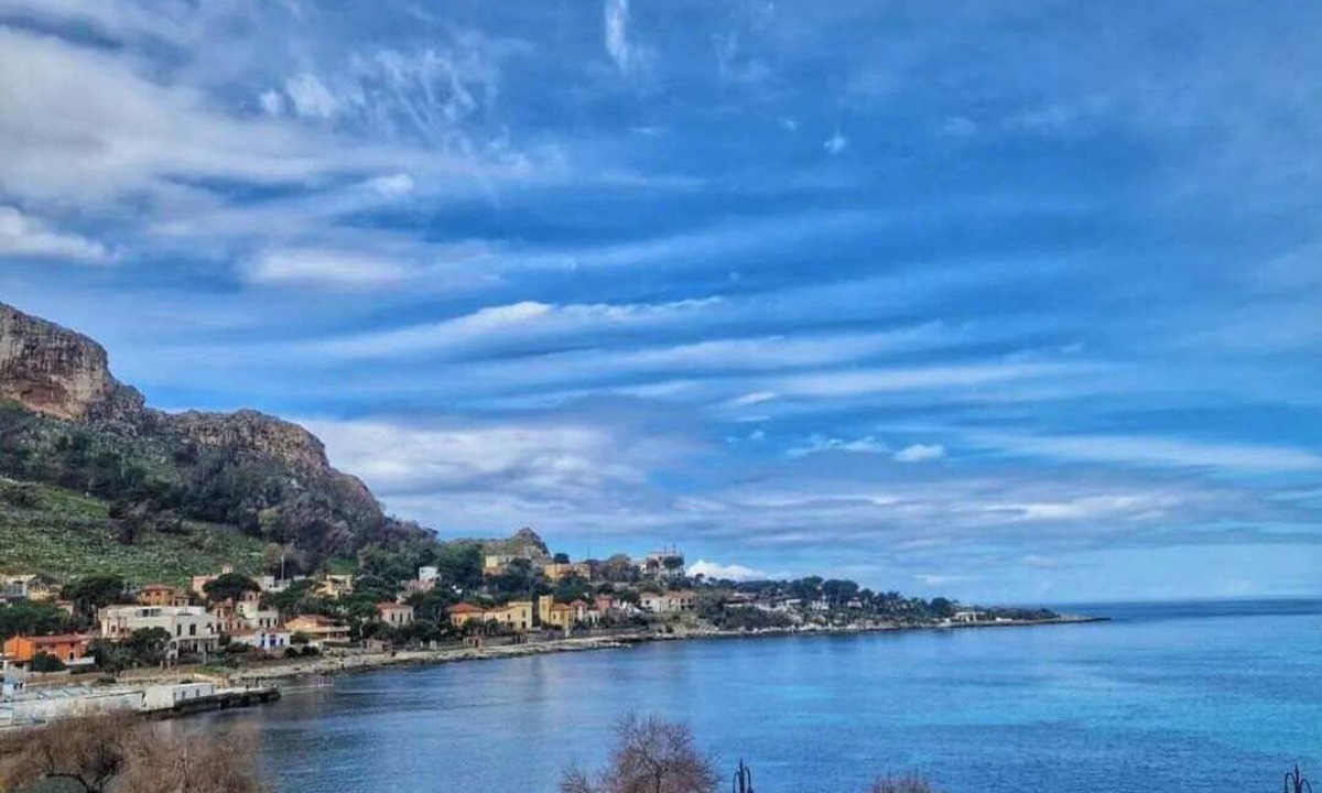 Sferracavallo Apartment | Cozy 1-bedroom apartment in front of the sea