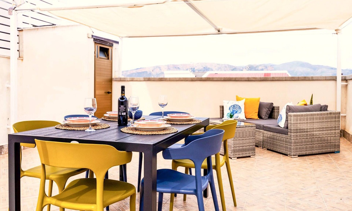 Trappeto Apartment | Cozy apartment in Trappeto with WiFi