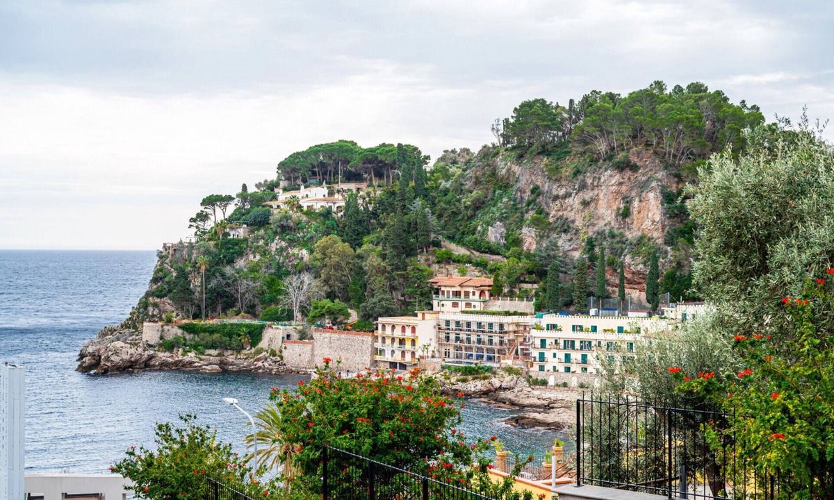 Mazzaro Apartment | Cozy Apartment x4 - 300 m far from Isola Bella