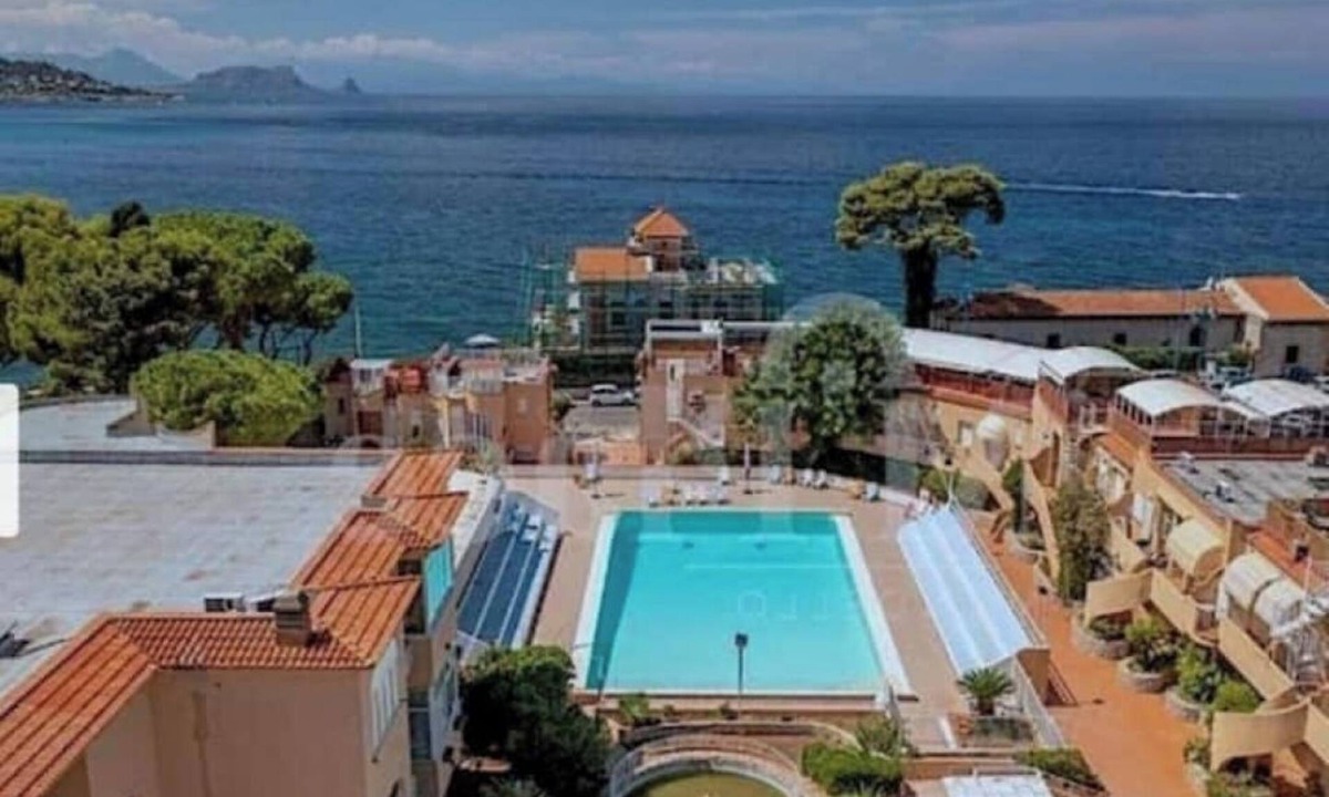Mondello Apartment | Cozy bright Mondello apartment with pool and private access to the sea