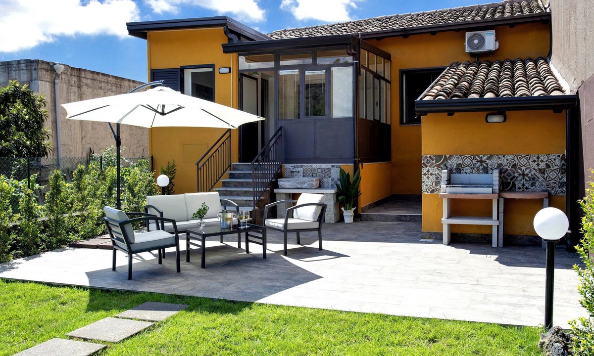 Rovittello House | Cozy house with garden near the Etna volcano