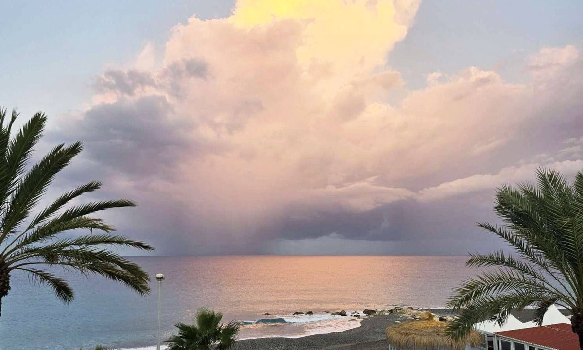 Campora San Giovanni Apartment | Cozy Sea View Apartment jn the beach.