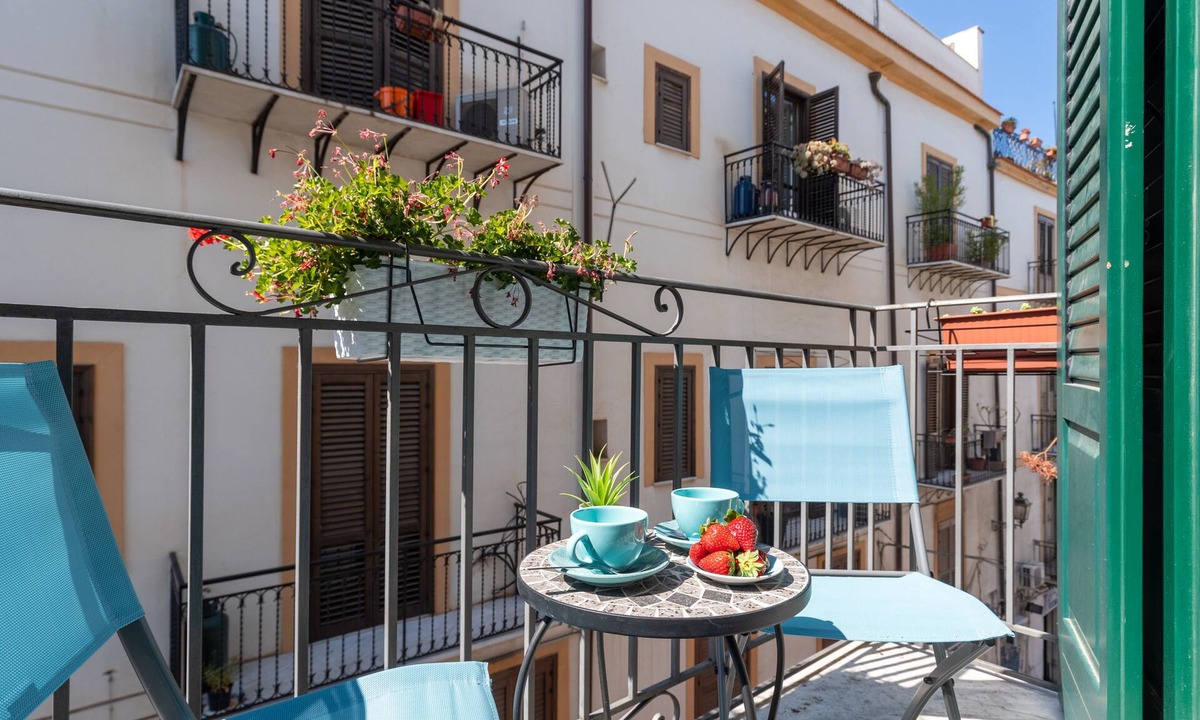 Albergheria Apartment | COZY SICILIAN STYLE APARTMENT in town center -BRIARIA-