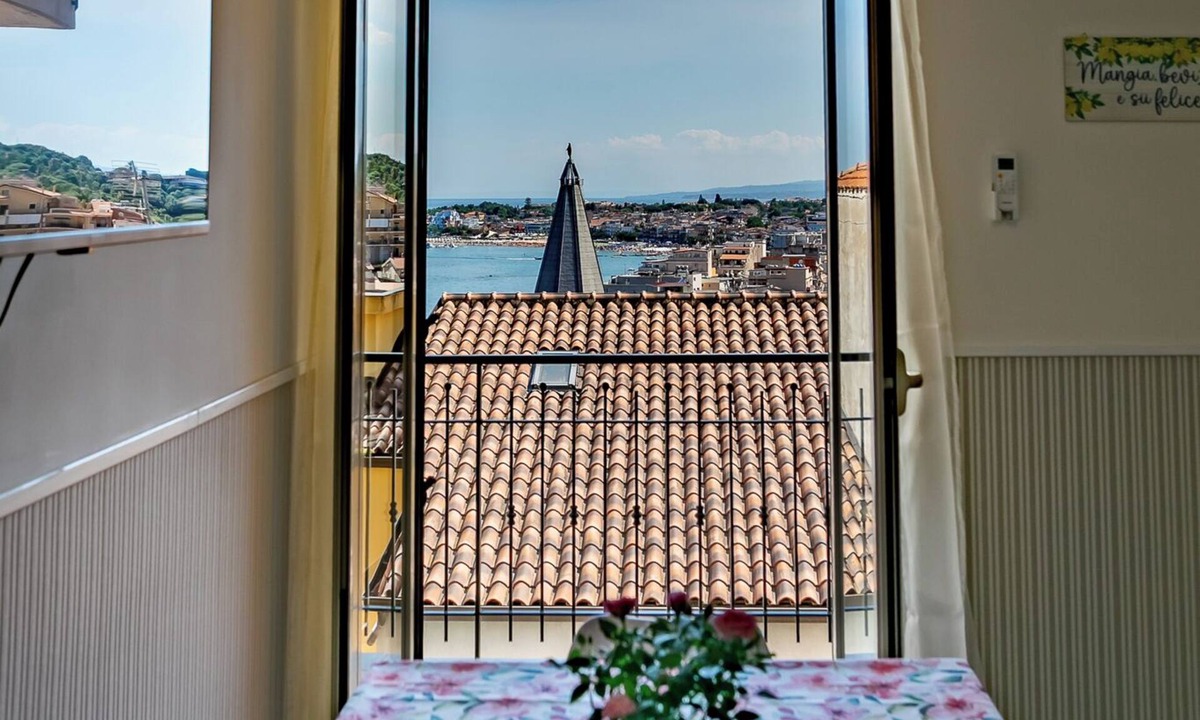 Giardini Naxos Apartment | Cozy vacation home "Mare Blu" 200 mt. from the sea