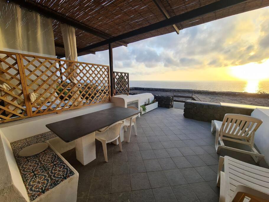 Pantelleria Villa | Dammuso Sul mare Sataria