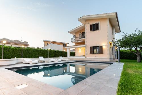Arenella House | Deep Blue Sea