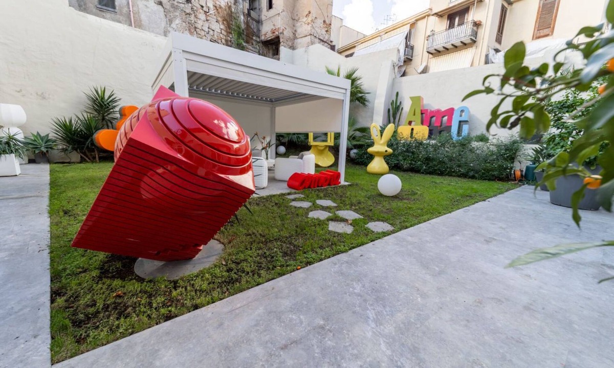 Albergheria Apartment | Deluxe apartment with private garden in the historic center