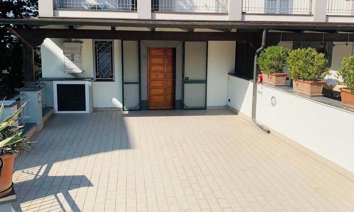 Torre del Greco Villa | Detached cottage within walking distance of the sea. Ideal for families or several people.