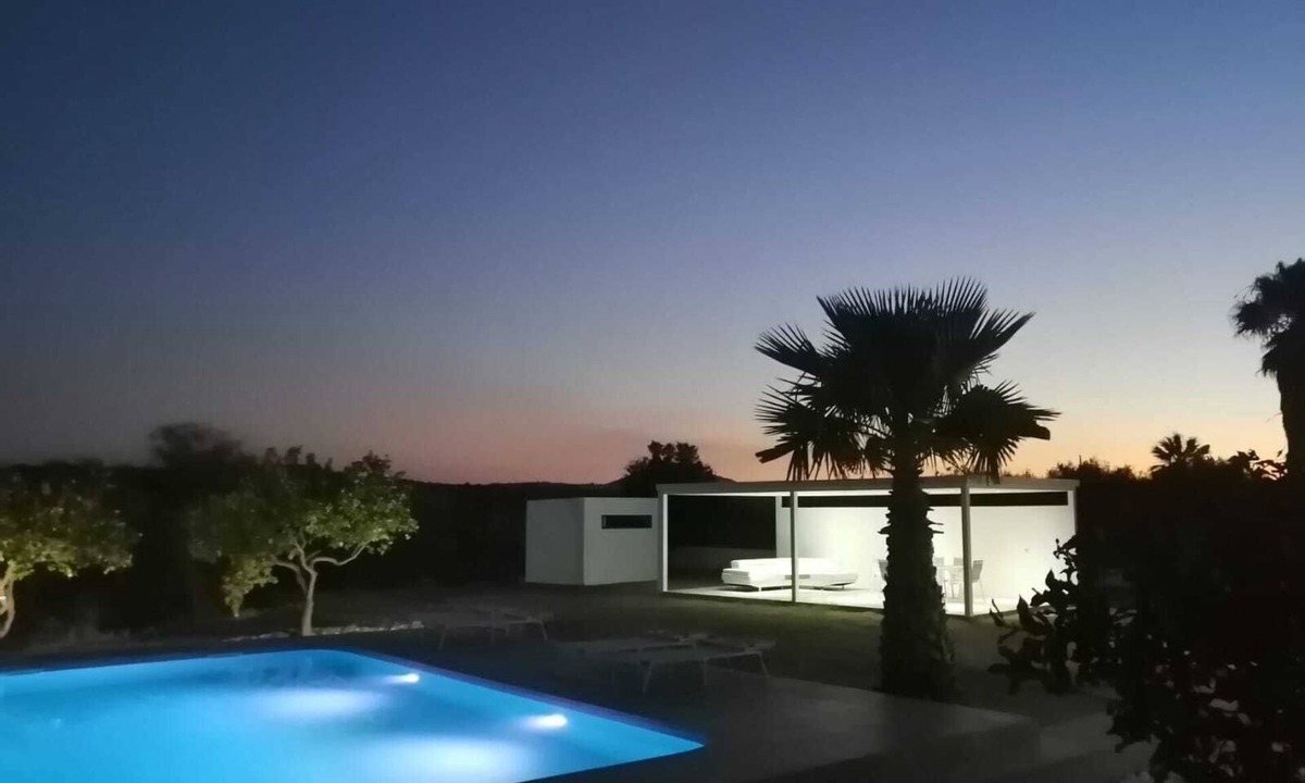 Carlentini Villa | Detached villa with private pool, 5 minutes from the sea, air conditioning