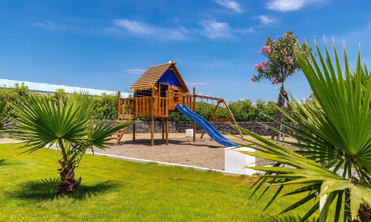 Mascali House | Dipladenia Garden Country House