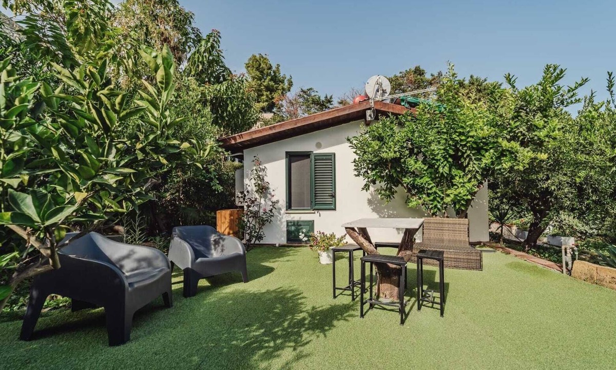 Cardillo Villa | Duplex House detached cottage with whirlpool surrounded by citrus trees