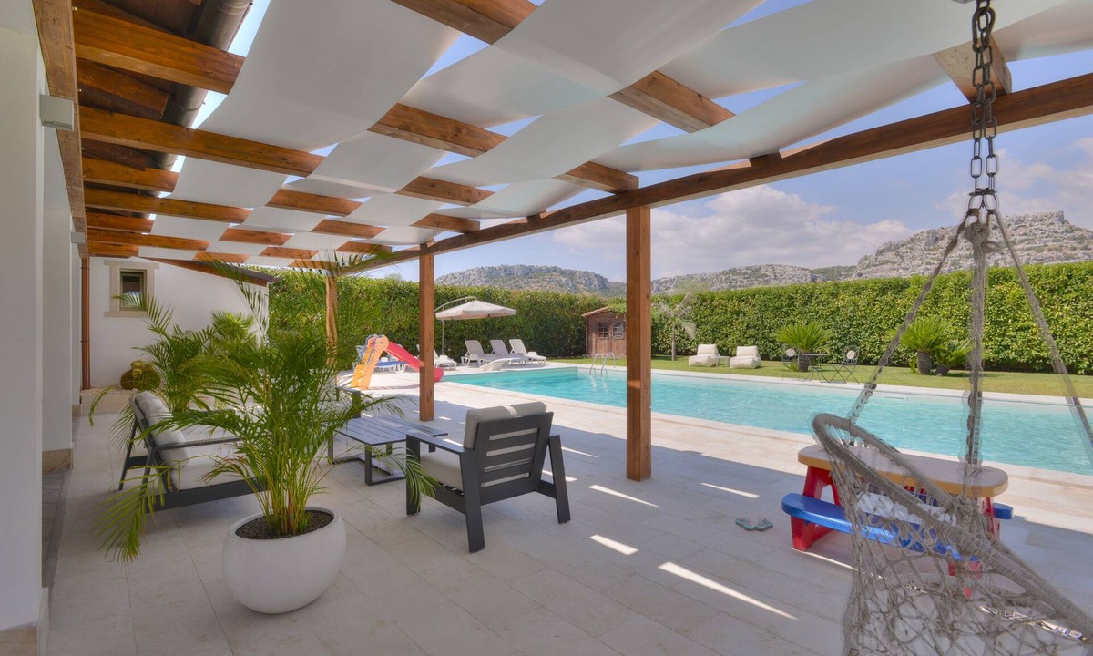 Syracuse Villa | Elegant and modern villa in the countryside with private pool and tennis court