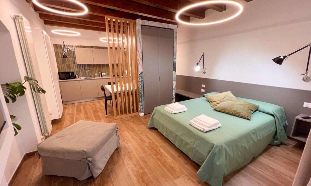 Castellammare Vucciria Apartment | Elegant apartment in historic building in the heart of the Kalsa Palermo neighborhood.