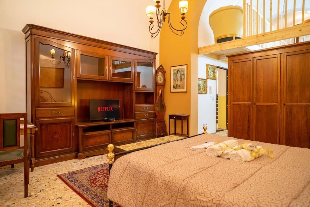 Taranto Apartment | Elegant Apartment in the Heart of Taranto w WiFi