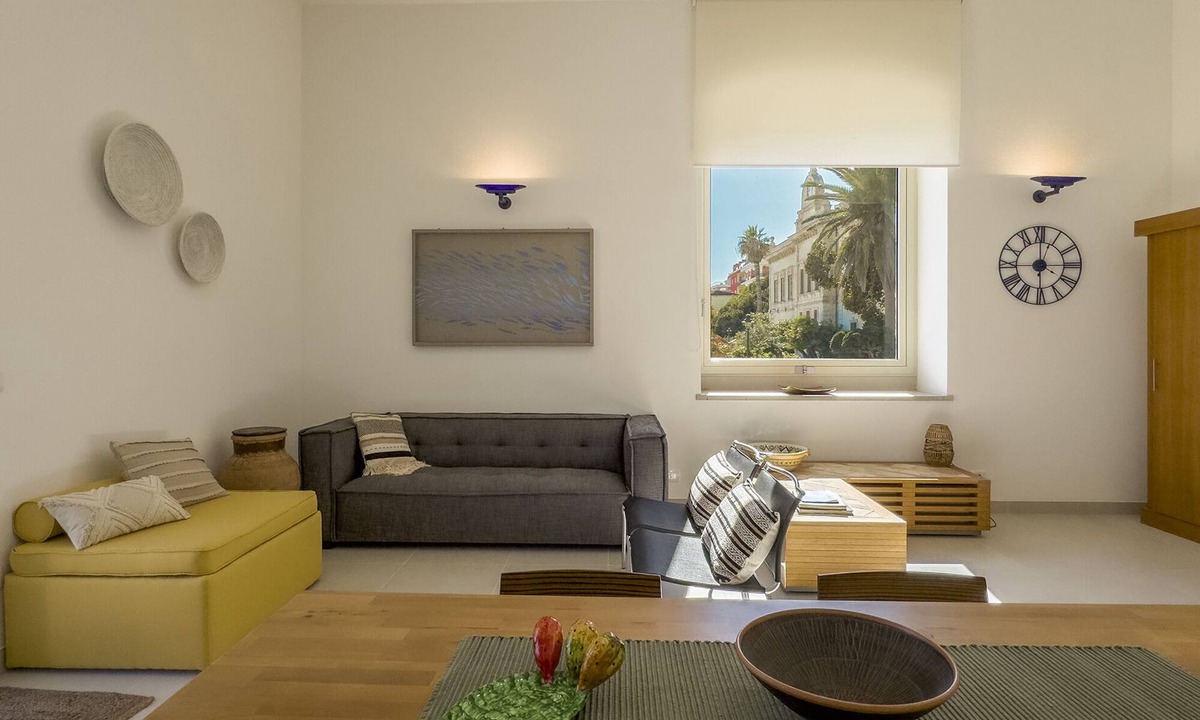 Pozzallo Apartment | Elegant apartment with sea view as far as the eye can see