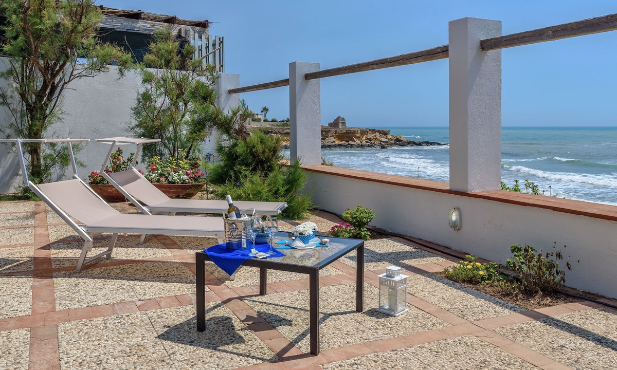 Torre di Mezzo Villa | Elettra, seafront villa with beautiful view near Punta Secca