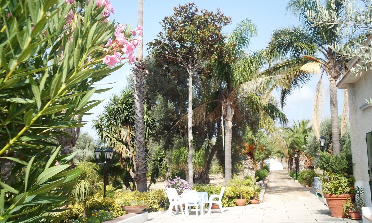 Carini Villa | ENCHANTING VILLA IMMERSED IN A BOTANICAL GARDEN OF 12000 MT 5 MINS FROM THE SEA