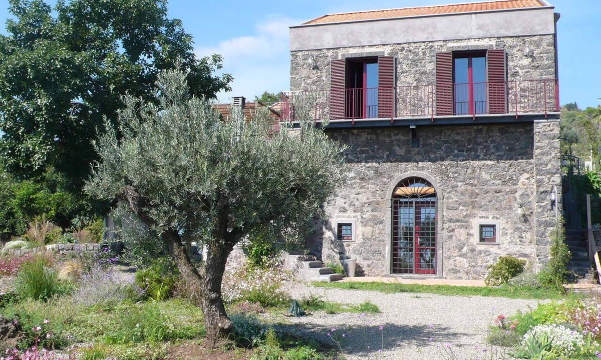 Mascali House | Etna and Taormina House CoS