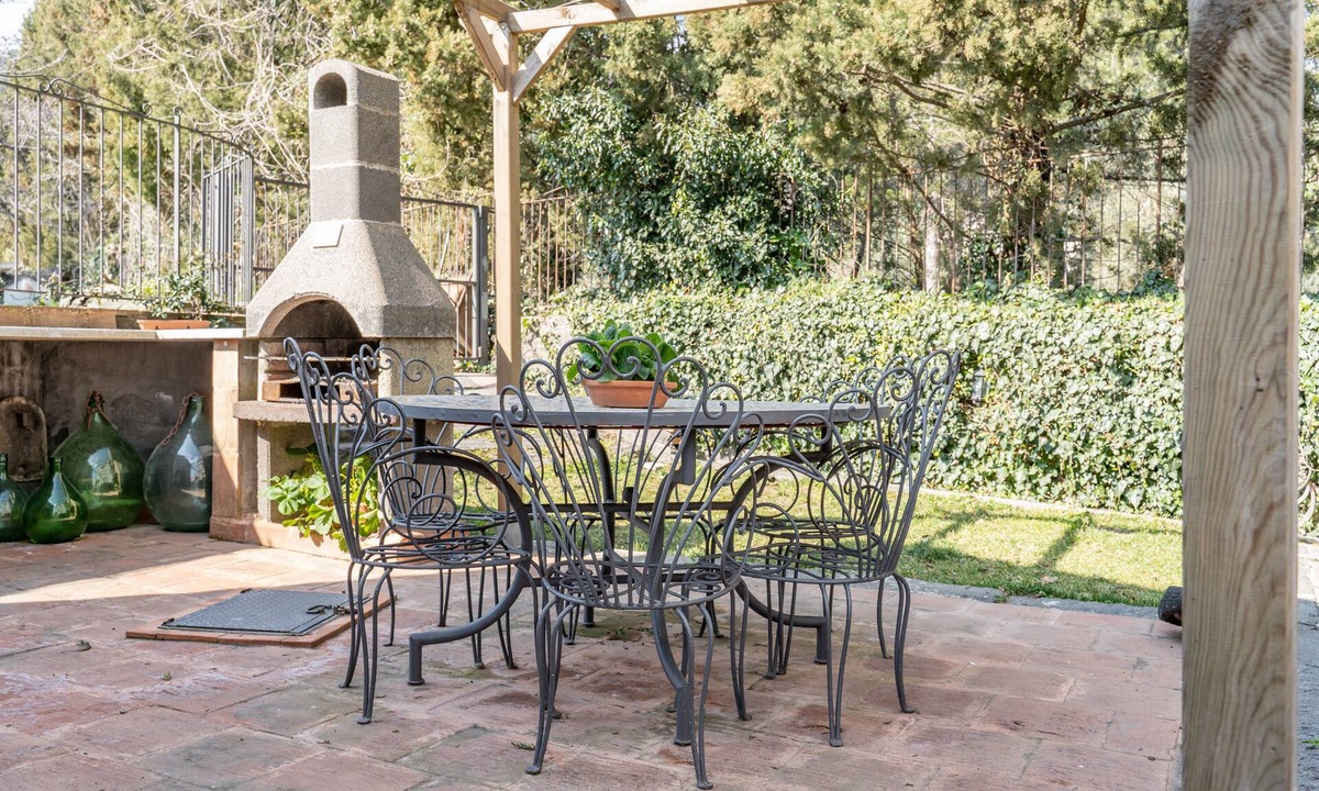 Fleri Villa | Exceptional Holiday Home with Wi-Fi, Air Conditioning and Parking