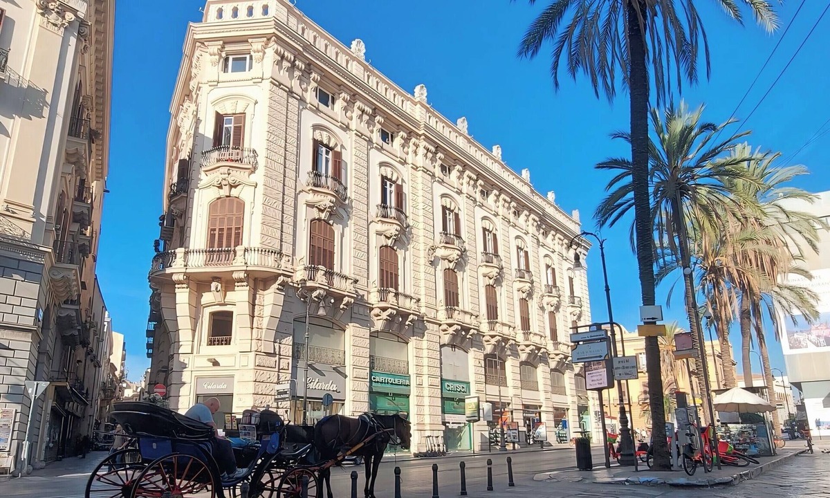 Castellammare Apartment | Exclusive Apartment with Jacuzzi in the Historic Center of Palermo