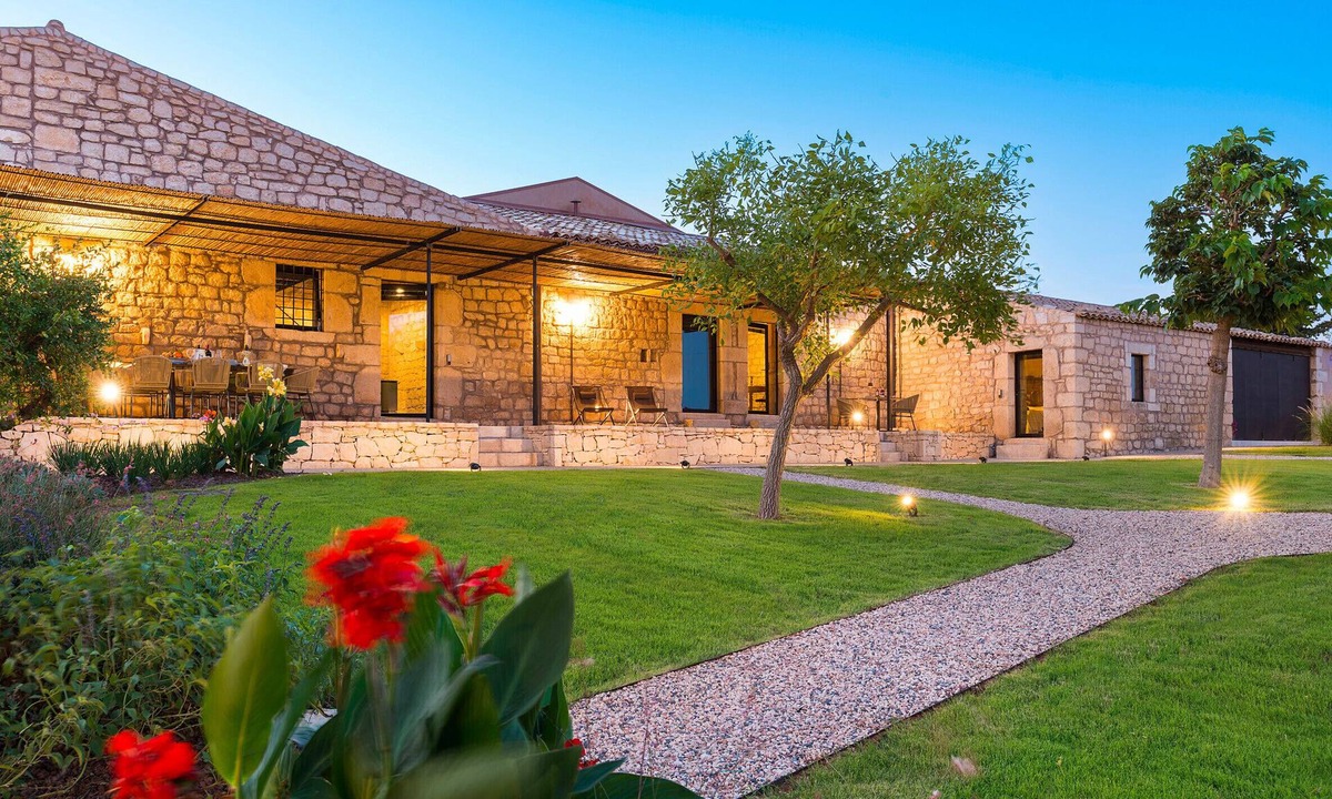 Scicli Villa | Exclusive country residence with pool in Donnalucata - DiCasaInSicilia