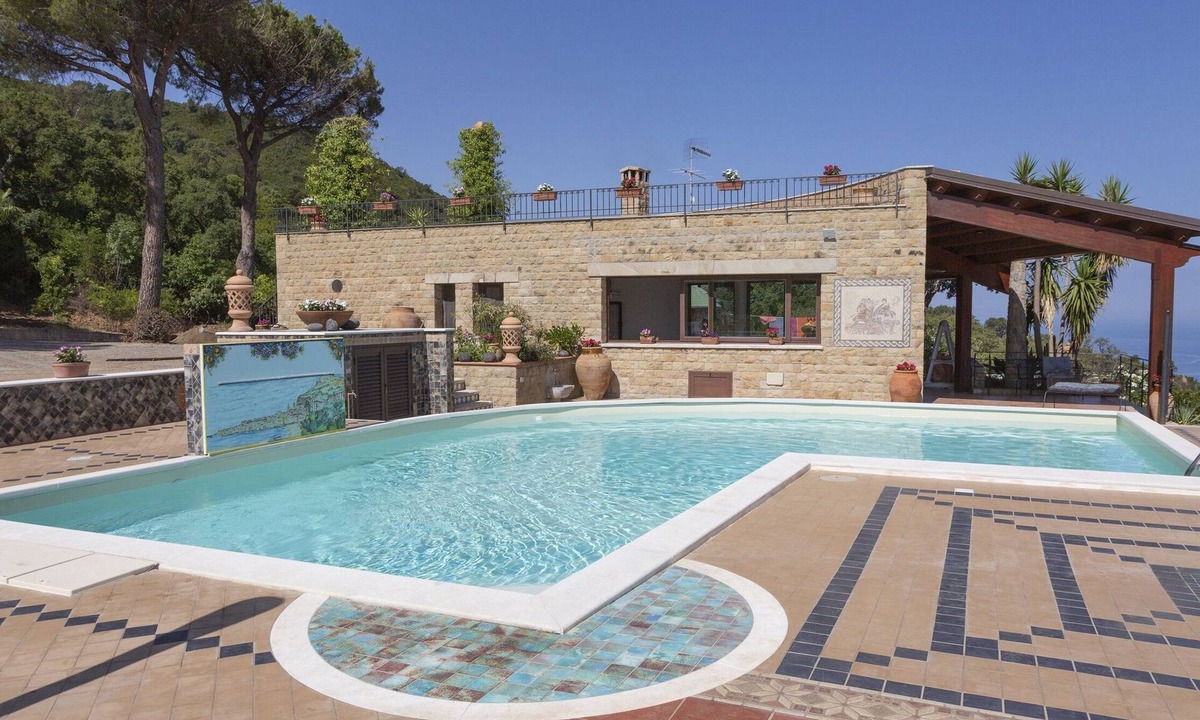 Cefalu House | für 10 Personen in Cefalù, Sizilien (Nordküste von Sizilien) by Interhome