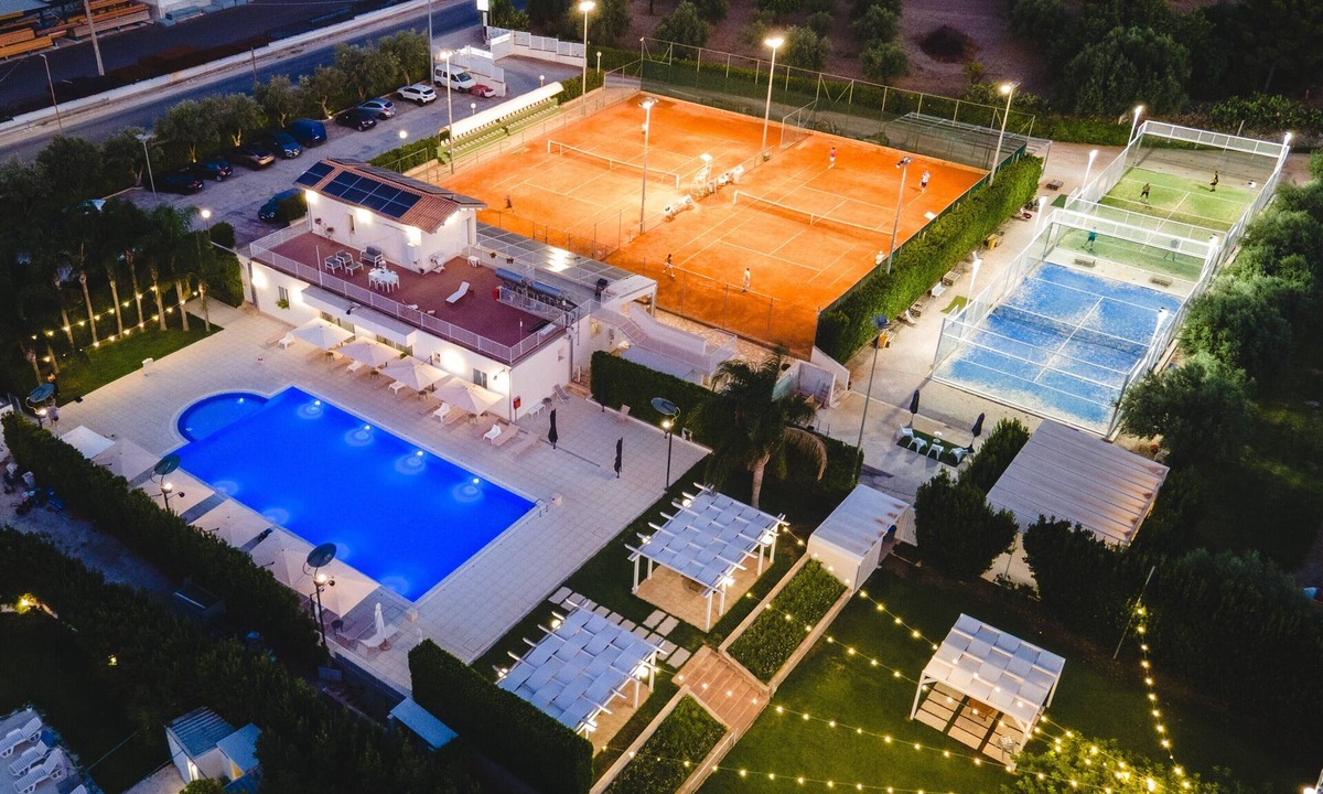 Ispica House | Favara Apartment Holiday Home with Private Pool, Wi-Fi & Air Conditioning
