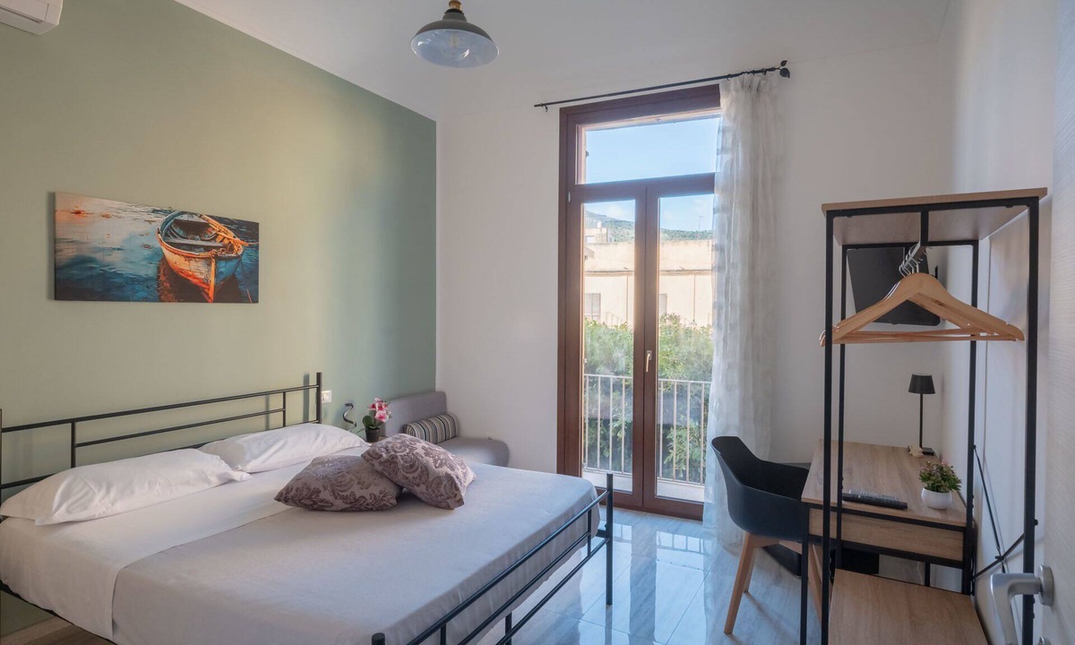 Favignana Apartment | FAVIGNANA Deluxe Room with Balcony on the Square