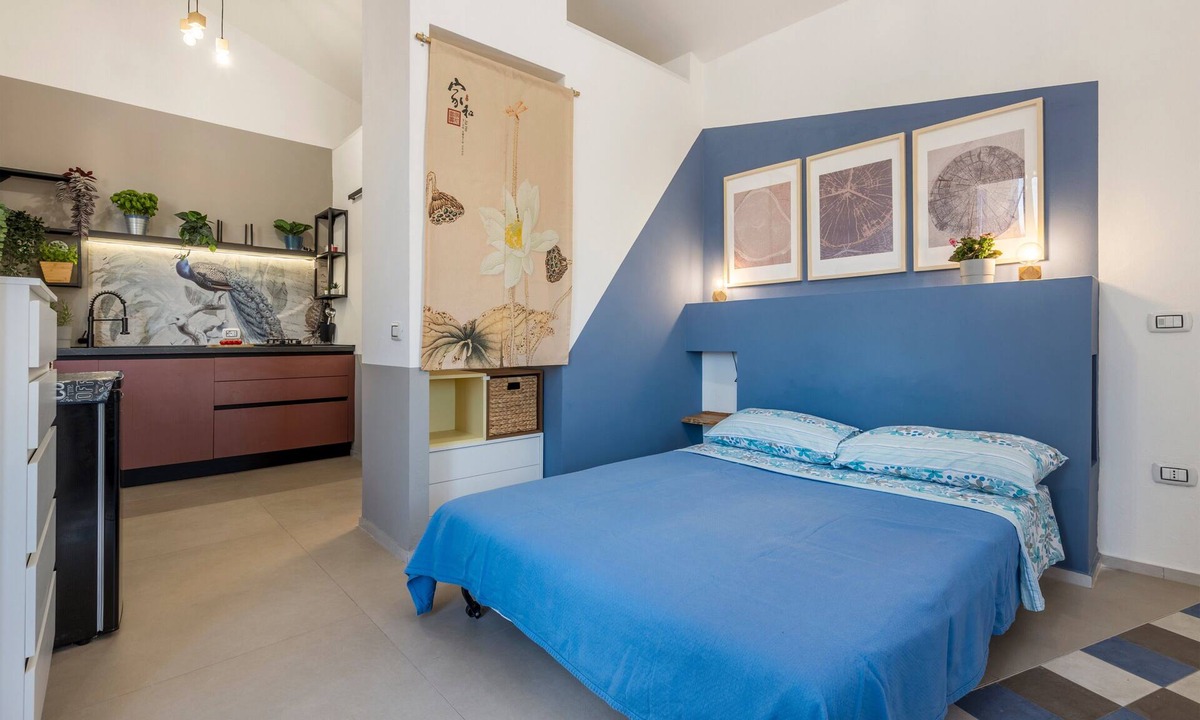 Borgo Vecchio Apartment | Fiorelli 17 - Blue Peafowl Studio with Private Terrace and Wi-Fi