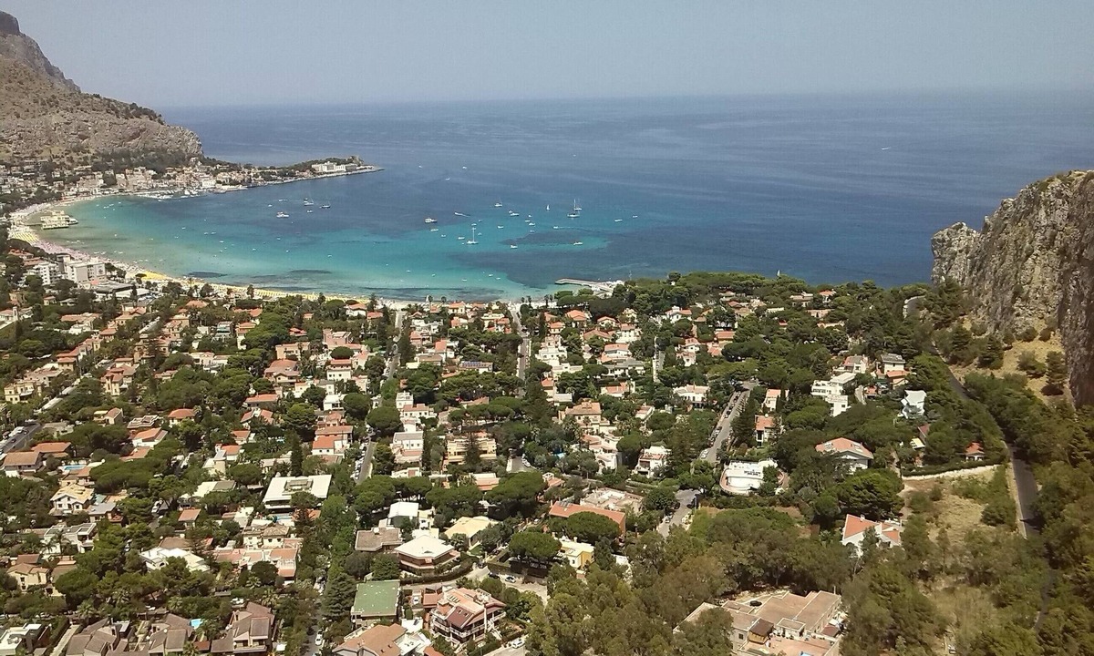 Mondello Villa | first floor house with garden just five minutes from the sea of ​​Mondello (PA).