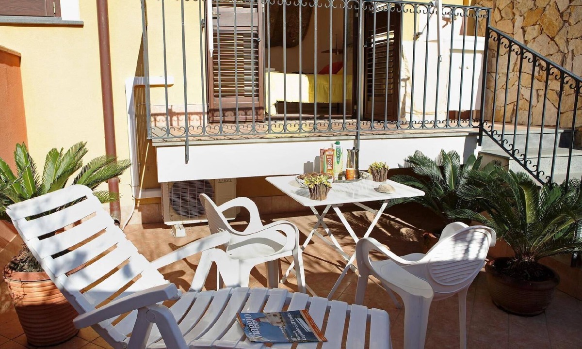 Stazzo Apartment | Flat 'Adriana' near the beach