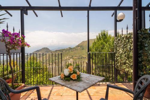 Castelmola Apartment | Garden Cottage I Dammusi - Limoni