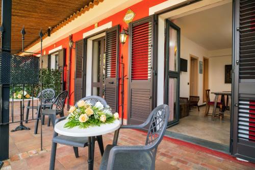 Castelmola Apartment | Garden Cottage I Dammusi - Arancio