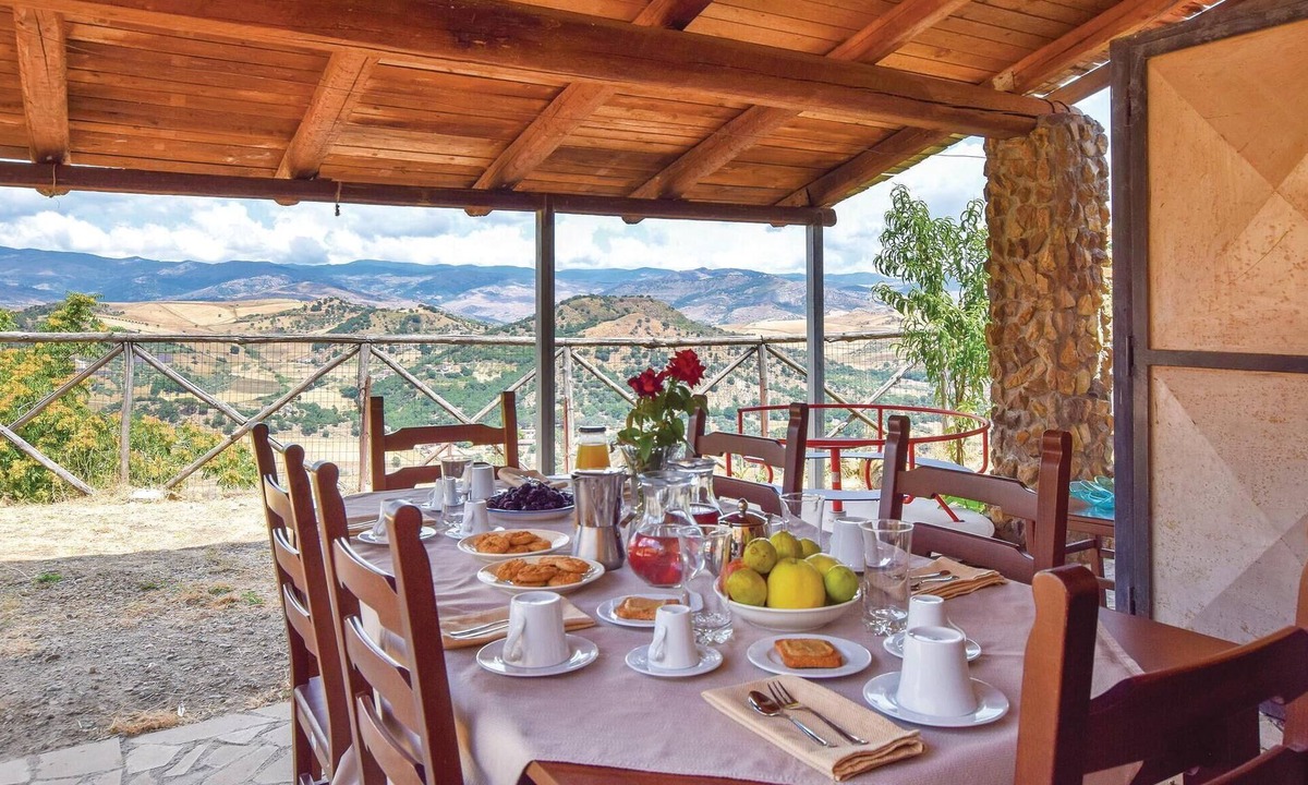 Nicosia House | Gorgeous home in Nicosia with WiFi