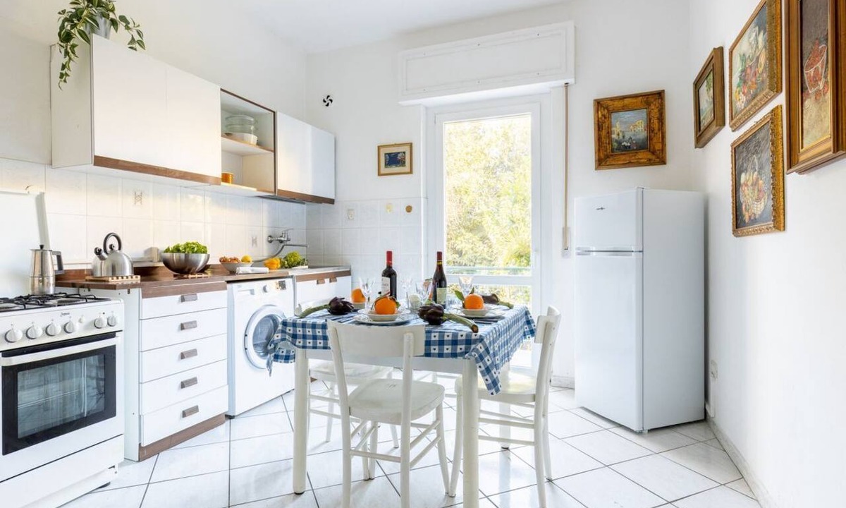San Francesco Apartment | GuestHost - Bright 97 sqm apartment, able to accommodate up to 4 people, located on the second floor of a building (NO elevator). The property is conveniently located between the stadium and the charming Piazza dei Miracoli with the famous Leaning Tower.